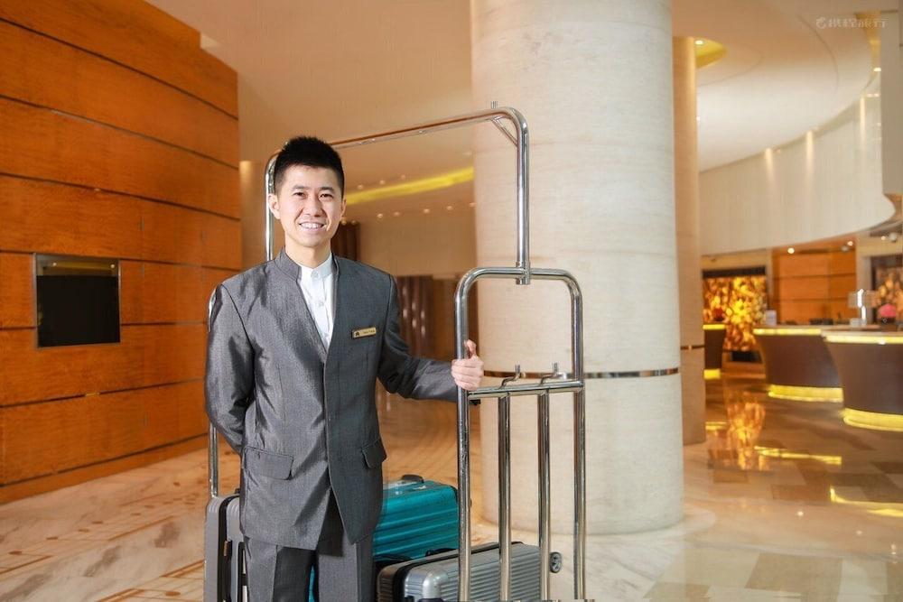 Hilton Shanghai City Center -Steps From Iconic Landmarks Wukang Mansion And Jing'An Temple Zewnętrze zdjęcie